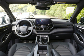 2023款丰田皇冠陆放