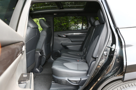 2023款丰田皇冠陆放