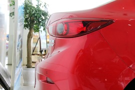 全新一代魂动设计—马自达3昂克赛拉实拍