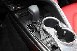 2023款丰田凯美瑞