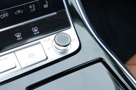 2023款奥迪Q8
