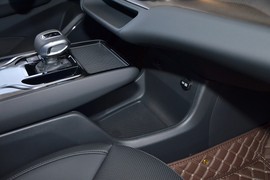 2023款红旗E-QM5