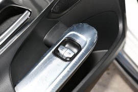 2024款奔驰C级新能源