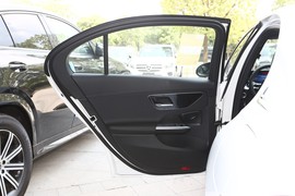 2024款奔驰C级新能源