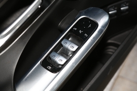 2024款奔驰C级新能源