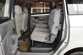 2010款五菱宏光1.2L基本型