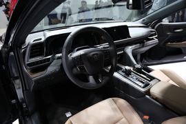 丰田皇冠智能电混双擎