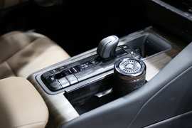 丰田皇冠智能电混双擎