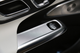 全新奔驰E级长轴距轿车