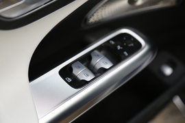 全新奔驰E级长轴距轿车