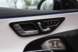 全新奔驰E级长轴距轿车