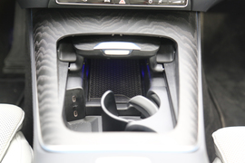 全新奔驰E级长轴距轿车