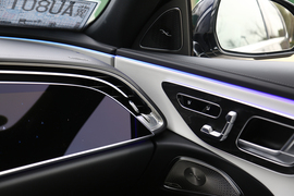 全新奔驰E级长轴距轿车