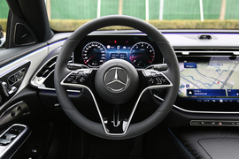 全新奔驰E级长轴距轿车