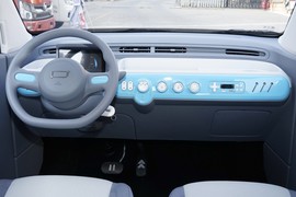 2023款奔腾小马