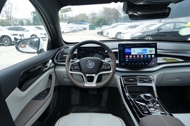 2024款比亚迪秦PLUS