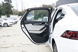 2024款比亚迪秦PLUS