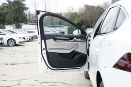 2024款比亚迪秦PLUS