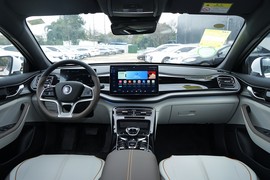 2024款比亚迪秦PLUS