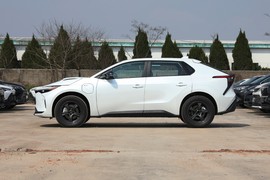 2024款丰田铂智4X