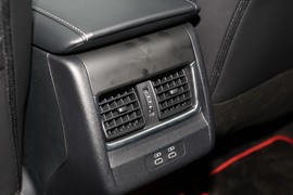 2024款丰田凯美瑞