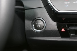 2024款丰田凯美瑞