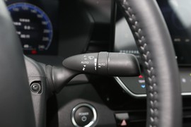 2024款丰田凯美瑞