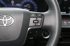 2024款丰田凯美瑞