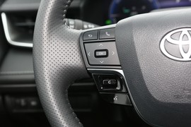 2024款丰田凯美瑞