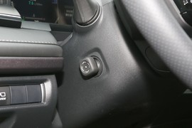 2024款丰田凯美瑞