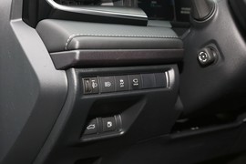 2024款丰田凯美瑞