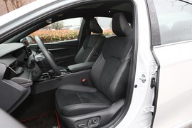 2024款丰田凯美瑞