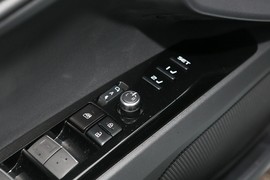 2024款丰田凯美瑞