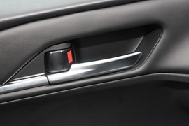 2024款丰田凯美瑞