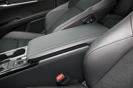 2024款丰田凯美瑞