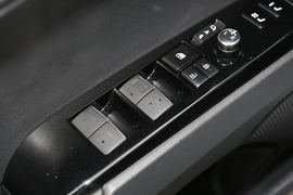 2024款丰田凯美瑞