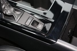 2024款丰田凯美瑞