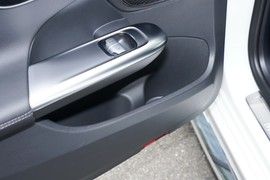 2024款奔驰C级新能源