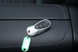 2024款奔驰C级新能源