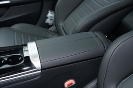 2024款奔驰C级新能源