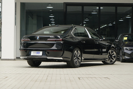 2023款宝马740Li