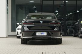 2023款宝马740Li