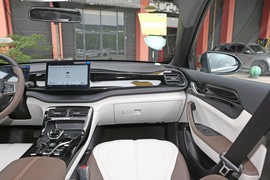 2024款比亚迪秦PLUS