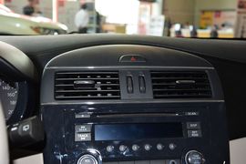 2011款日产骐达1.6L