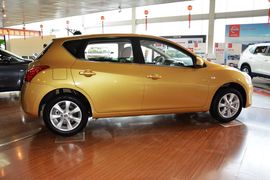 2011款日产骐达1.6L