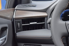 2024款丰田亚洲龙