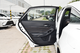 2024款丰田亚洲龙