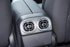 2024款奔驰C260L皓夜运动版
