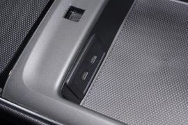 2024款奔驰C260L皓夜运动版