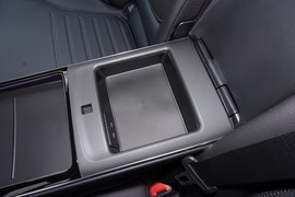 2024款奔驰C260L皓夜运动版